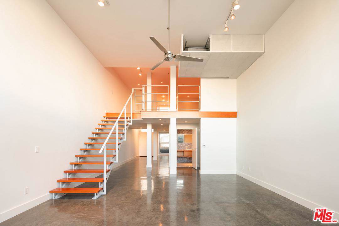 615 Hampton Drive - Photo 1