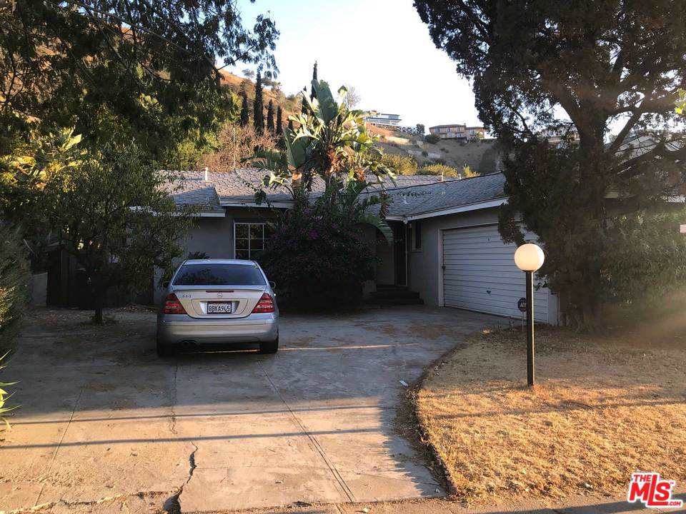 10034 Roscoe - Photo 1