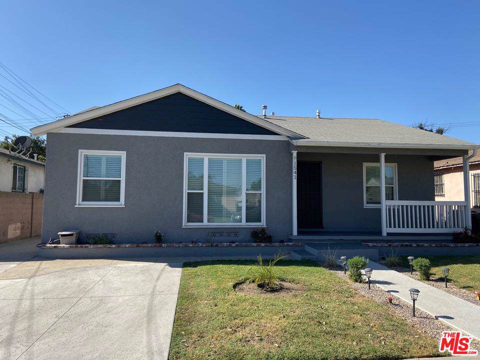 1541 Chester Avenue - Photo 1