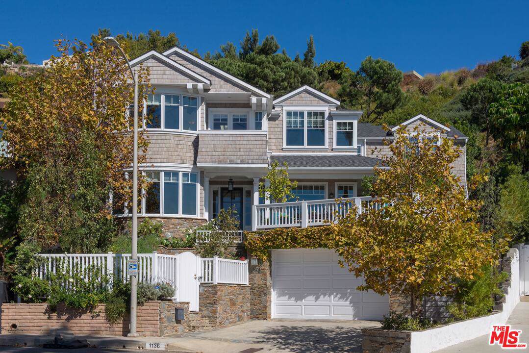 1136 Donaire Way - Photo 1