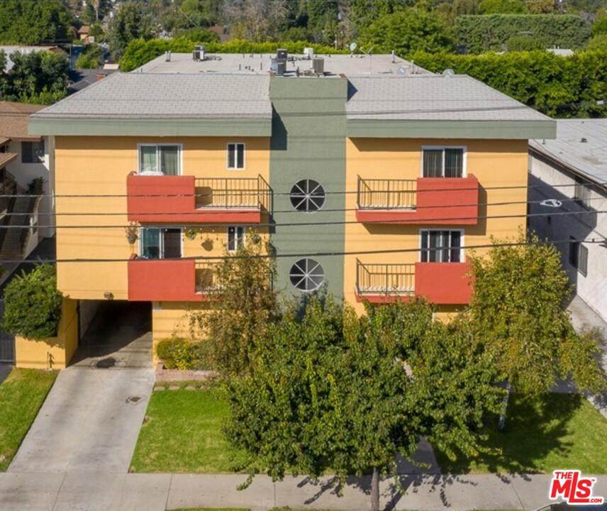 6507 Woodman Avenue - Photo 1