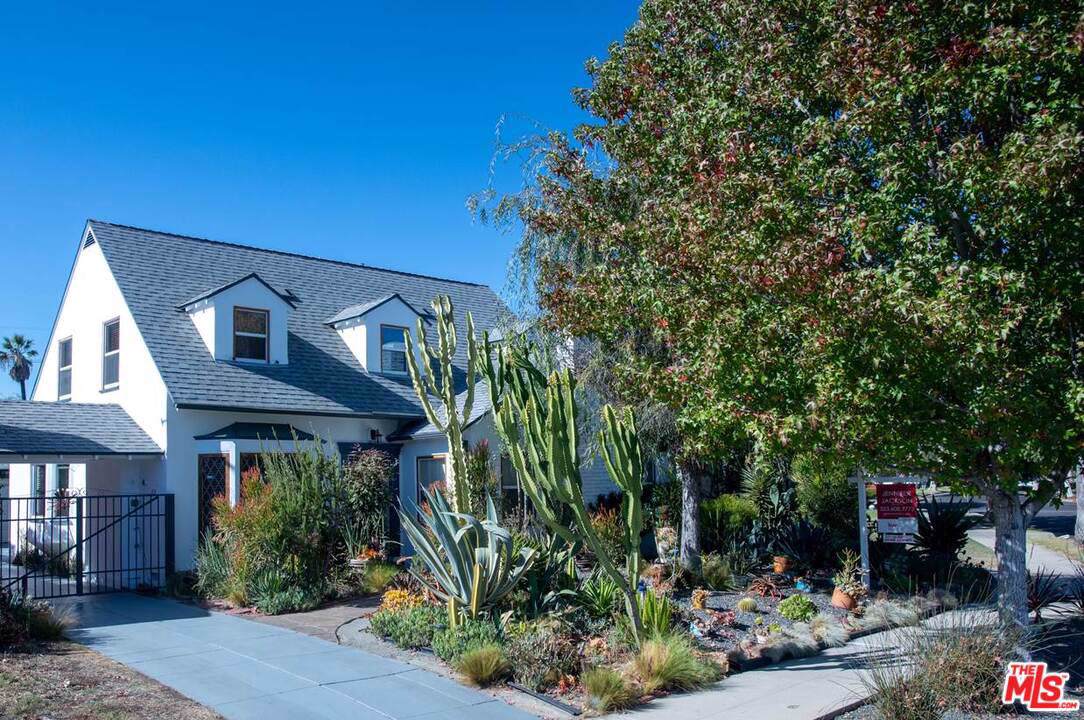 3917 Edgehill Drive - Photo 1