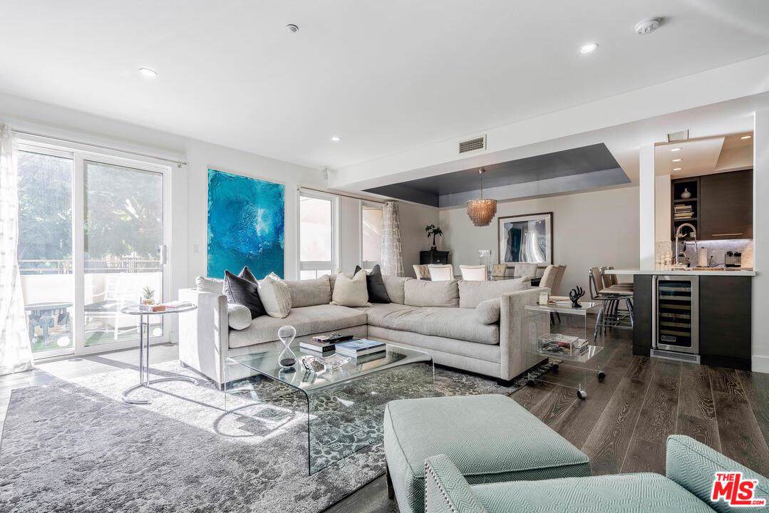 1176 Wellesley Avenue - Photo 1