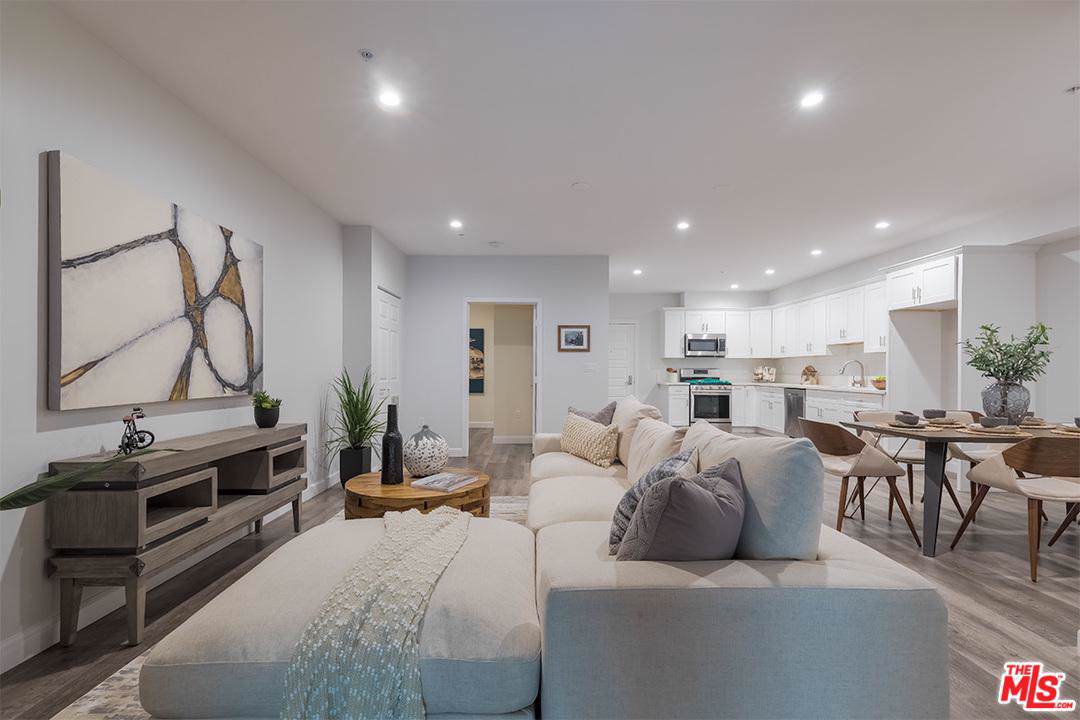 850 Gramercy Place - Photo 1