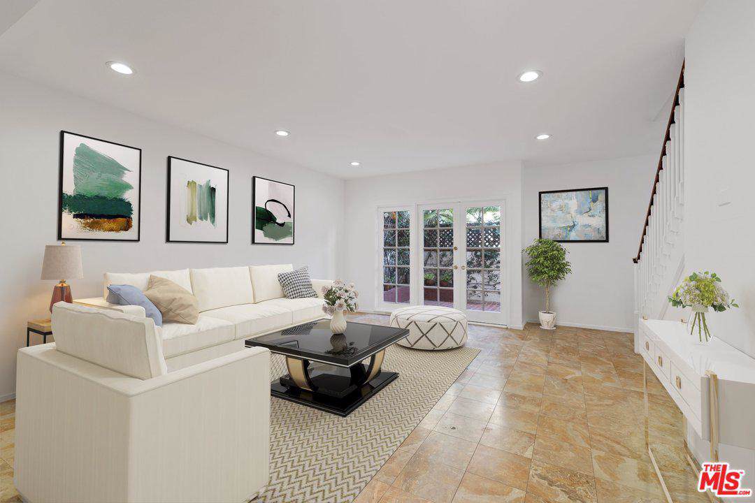 212 Hamilton Drive - Photo 1
