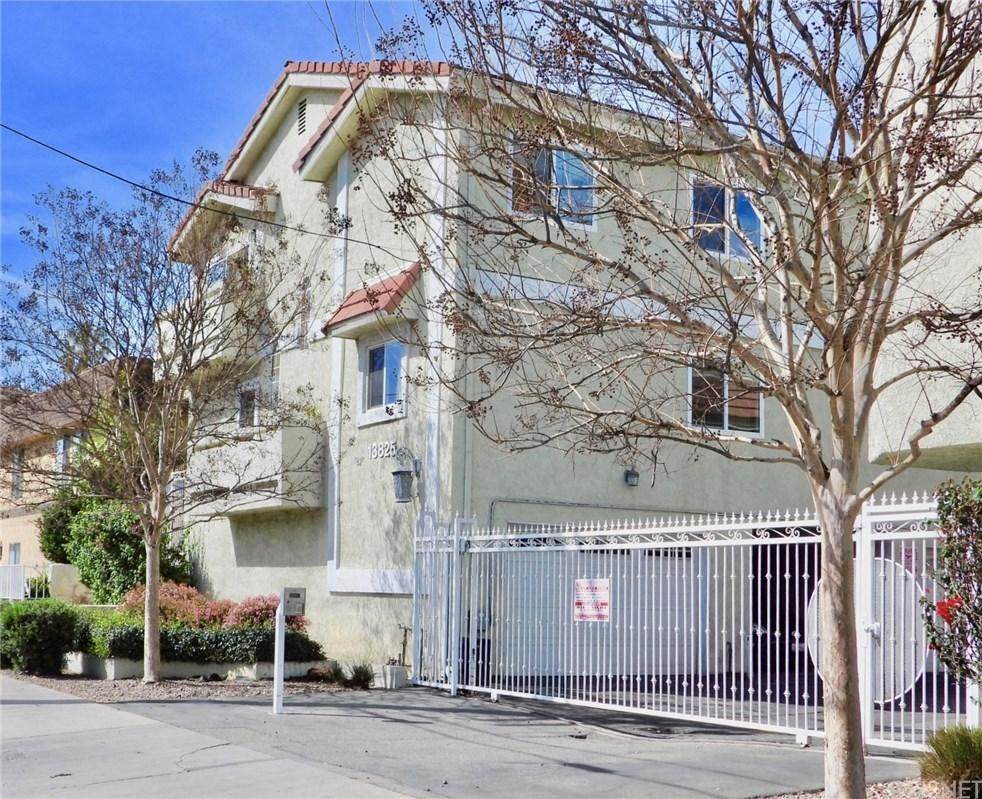 13825 Victory Boulevard - Photo 1
