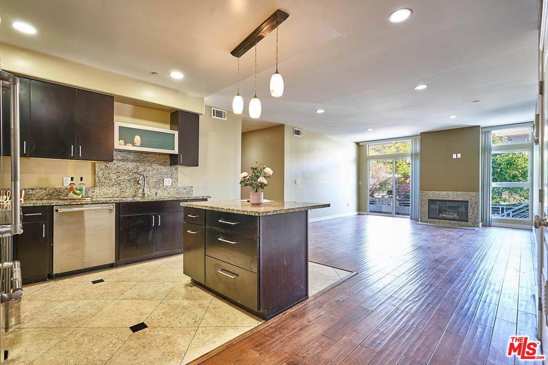 401 Serrano Ave - Photo 1
