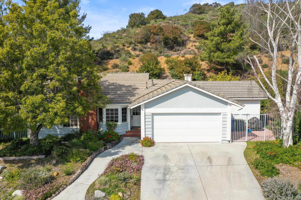 691 Fowler Avenue - Photo 1