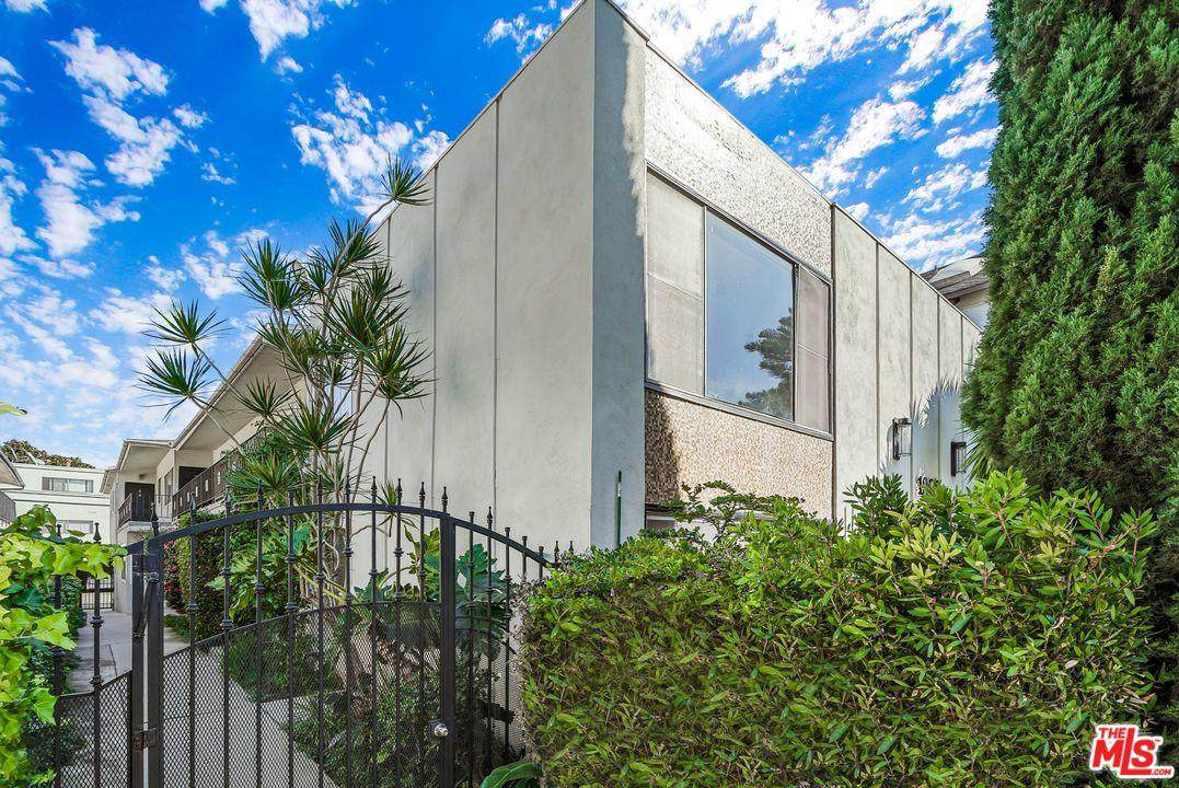 1288 Barry Ave - Photo 1