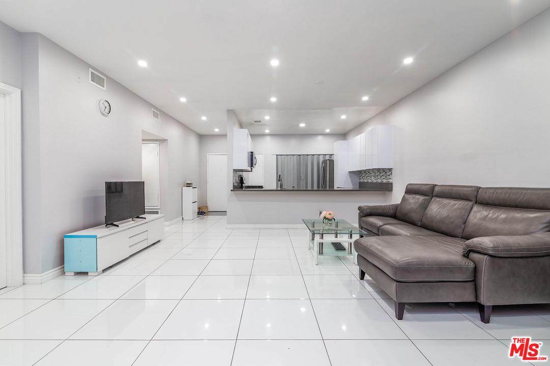 970 Kingsley Dr - Photo 1