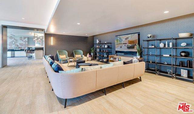 1120 Grand - Photo 1