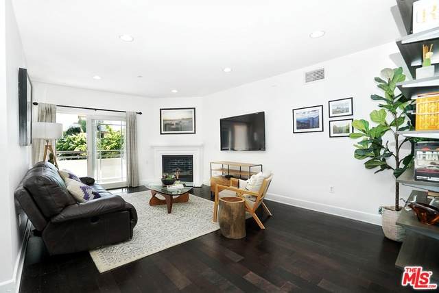 1622 Barry Ave - Photo 1
