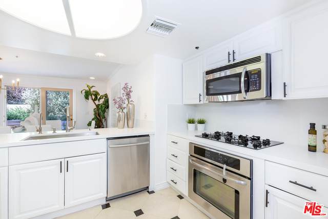 2007 Beverly Glen Blvd - Photo 1