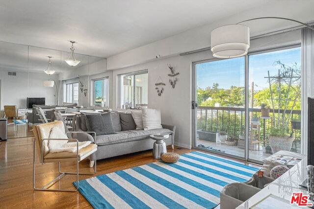 622 Barrington Ave - Photo 1