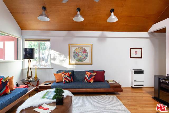 38 20Th Ave - Photo 1