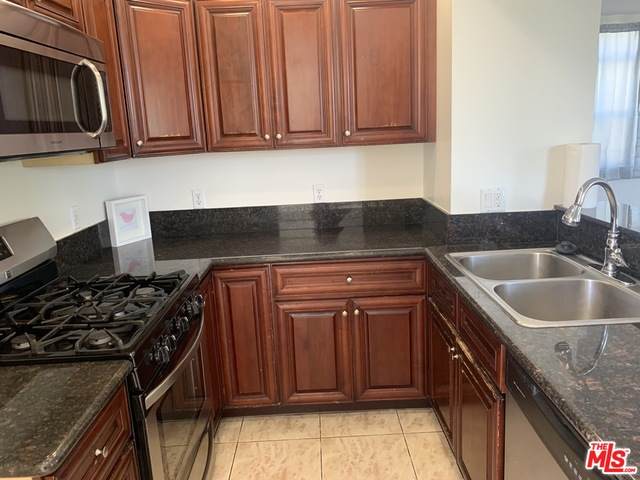 11809 Hamlin St - Photo 1