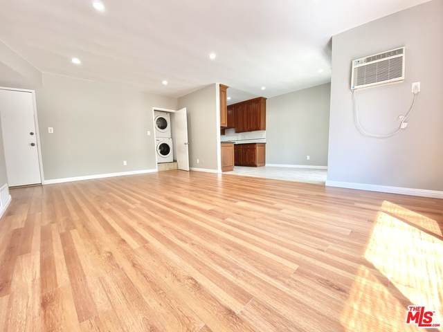 607 Flores St - Photo 1