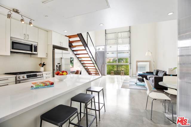 1523 Gordon St - Photo 1
