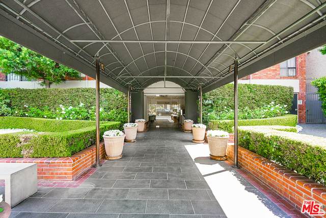 1440 Veteran Ave - Photo 1