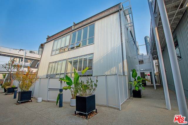 615 Hampton Dr - Photo 1