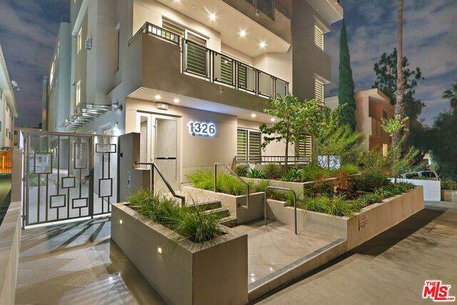 1326 Centinela Ave - Photo 1