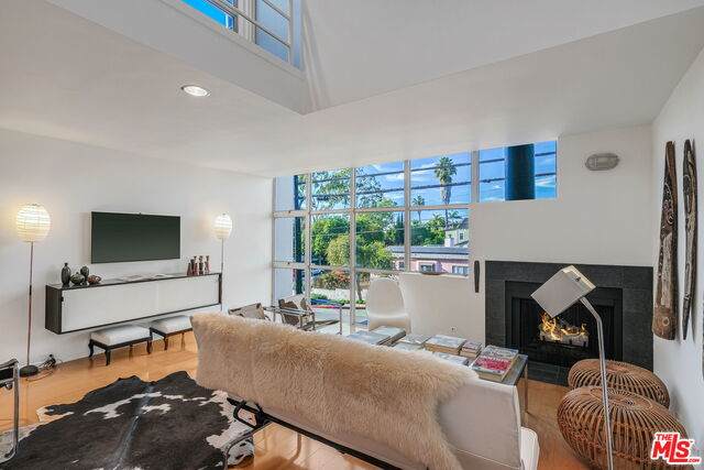 2433 28Th St - Photo 1