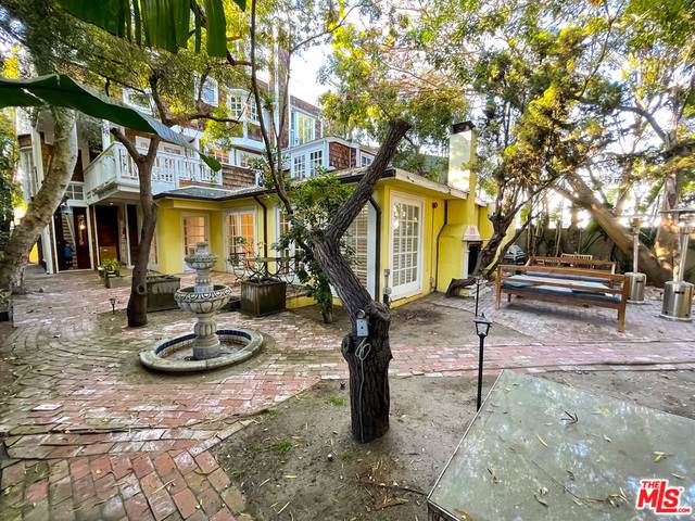 583 Venice Blvd - Photo 1