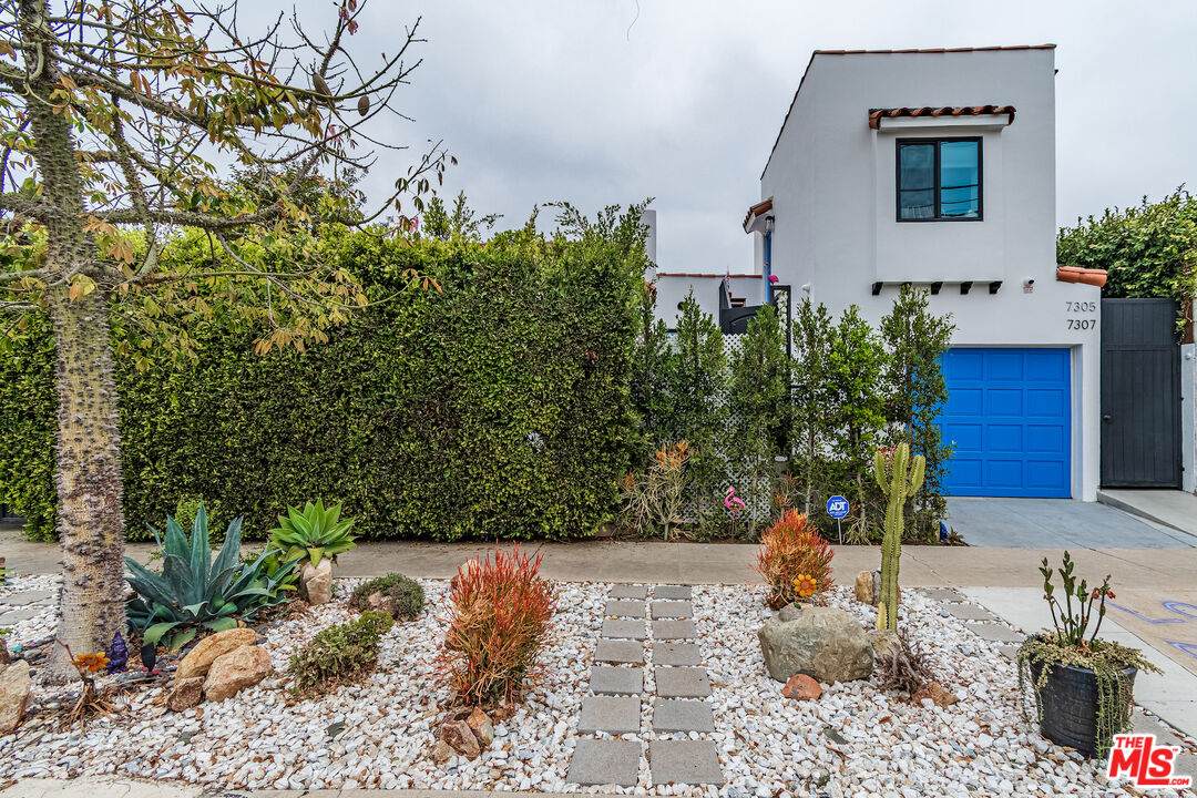 7307 Oakwood Ave - Photo 1