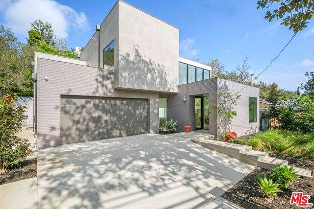 492 Bundy Dr - Photo 1