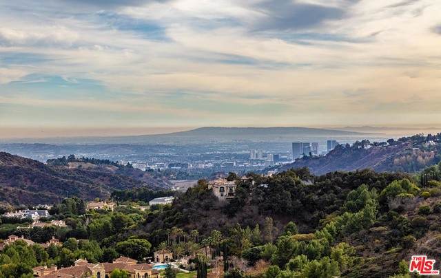 13170 Mulholland Dr - Photo 1