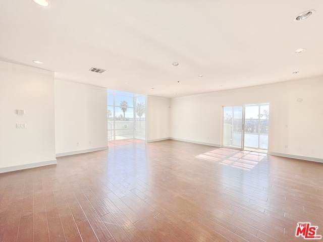 8411 De Longpre Ave - Photo 1
