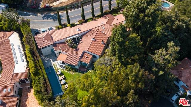 332 Tigertail Rd - Photo 1