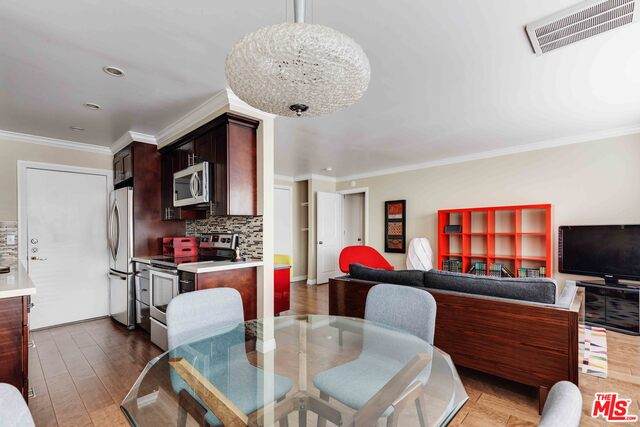 525 Sycamore Ave - Photo 1