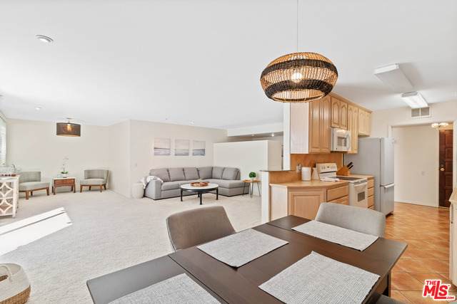 5301 Balboa Blvd - Photo 1