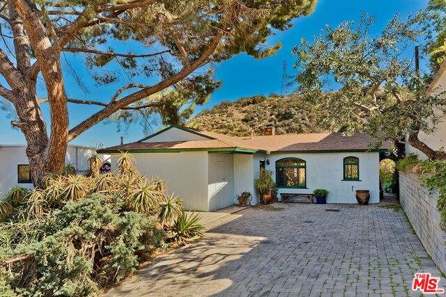 8515 Crescent Dr - Photo 1