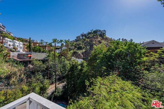 2405 Holly Dr - Photo 1