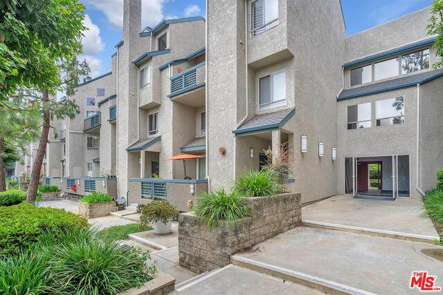 1380 Capitol Dr - Photo 1