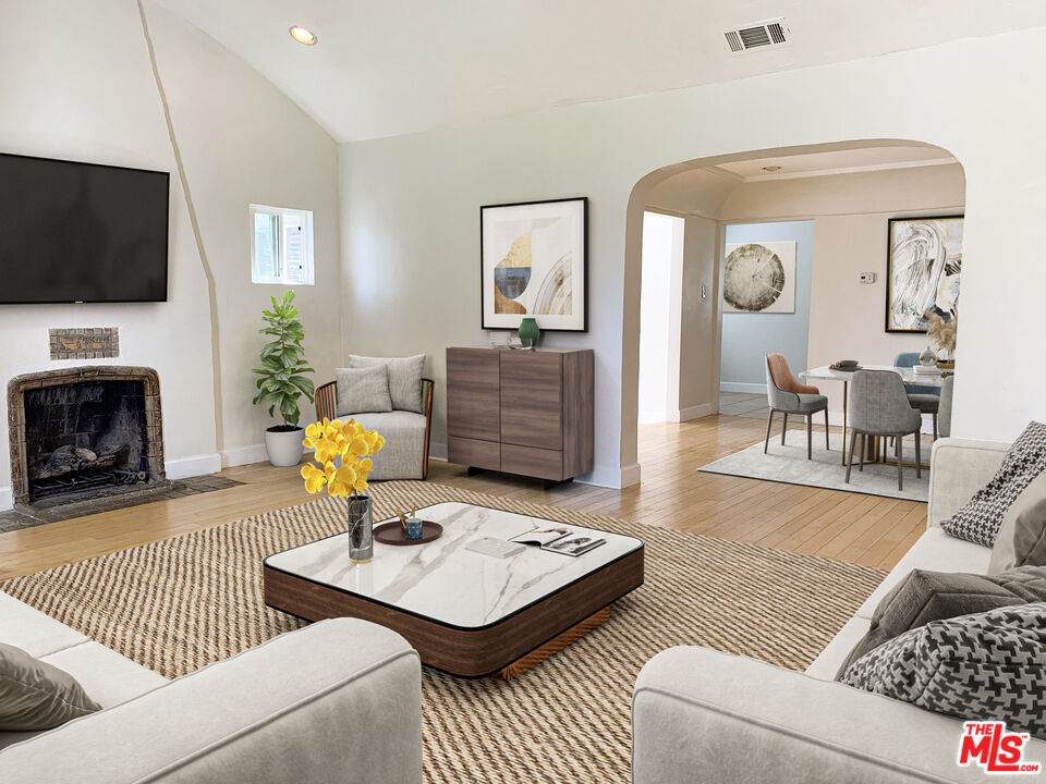 101 La Peer Dr - Photo 1