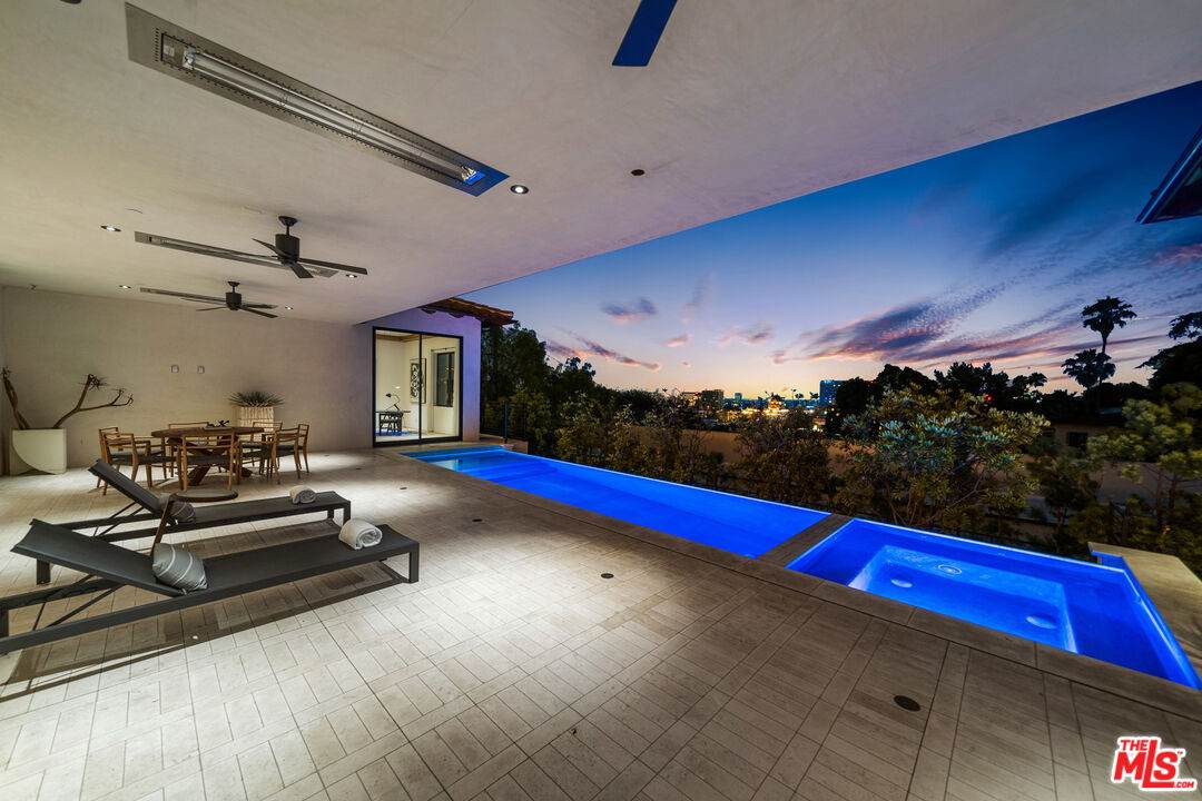 2100 Vine St - Photo 1
