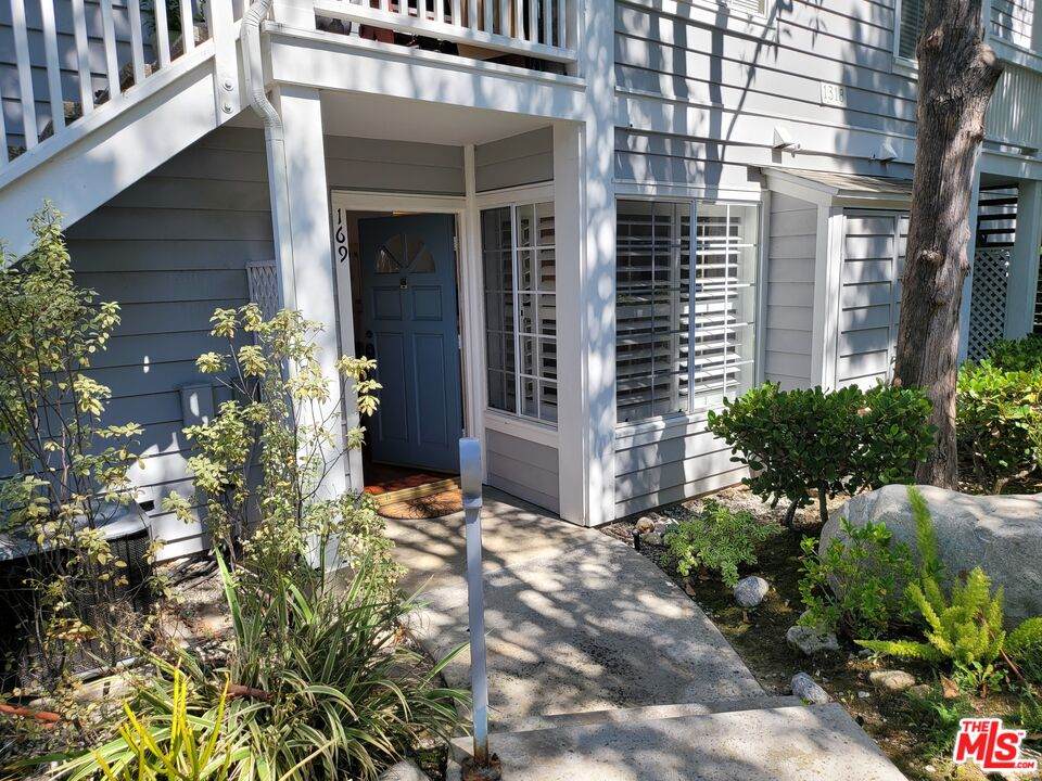 1318 Park Western Dr - Photo 1