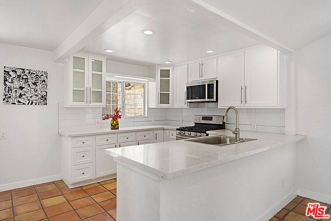 1329 Silverlake - Photo 1