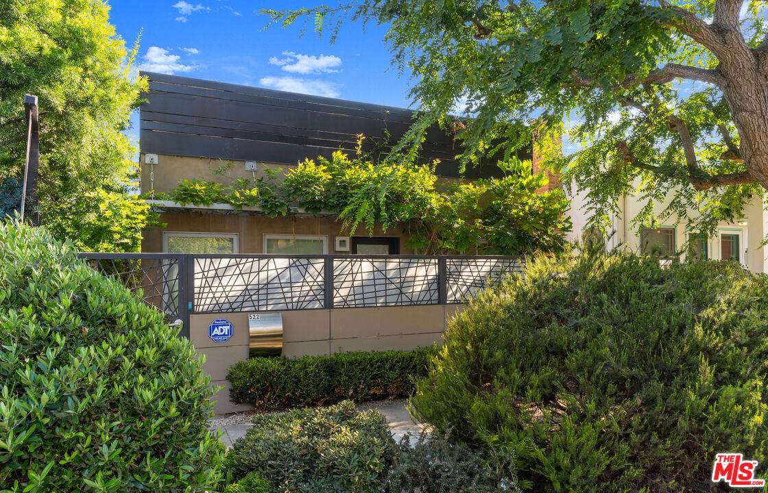 522 Rialto Ave - Photo 1