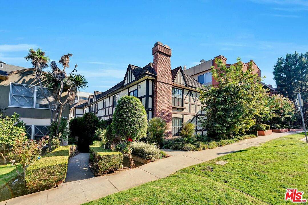 10320 Almayo Ave - Photo 1