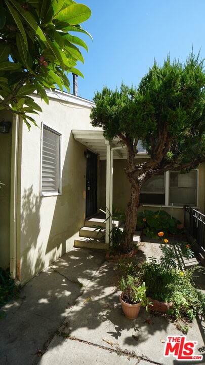 1834 Sawtelle - Photo 1