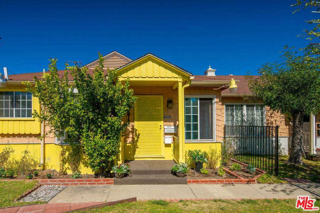 4837 Cahuenga Blvd - Photo 1