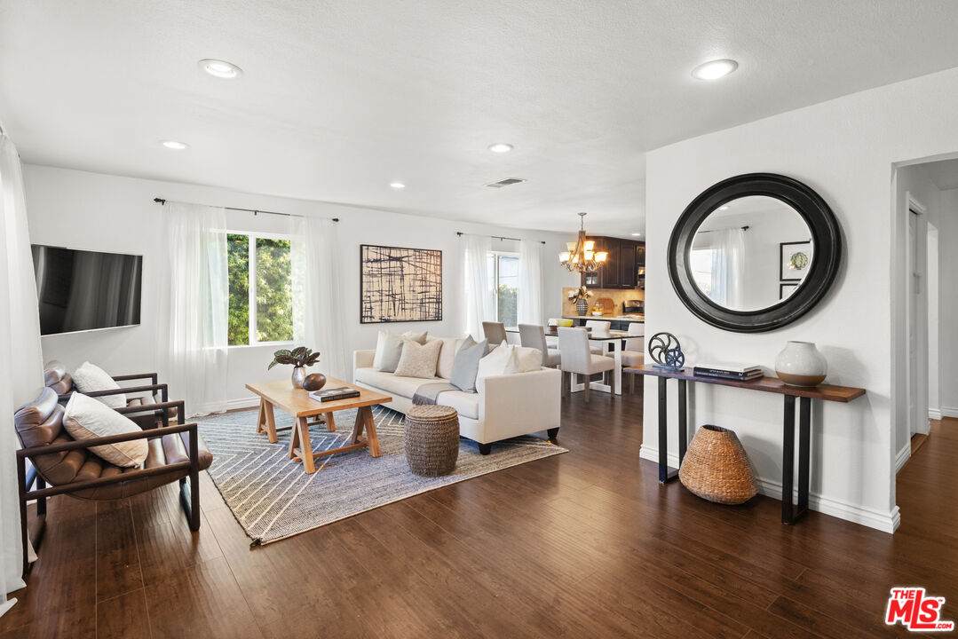 1617 Sycamore Ave - Photo 1