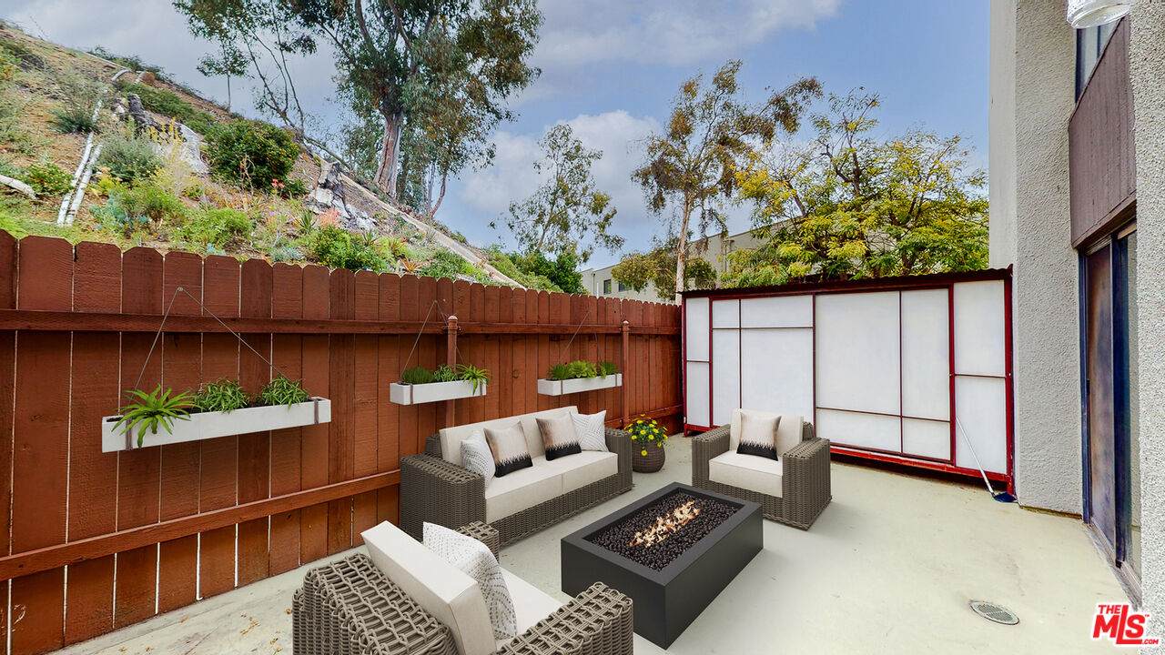 805 Temple Ter - Photo 1