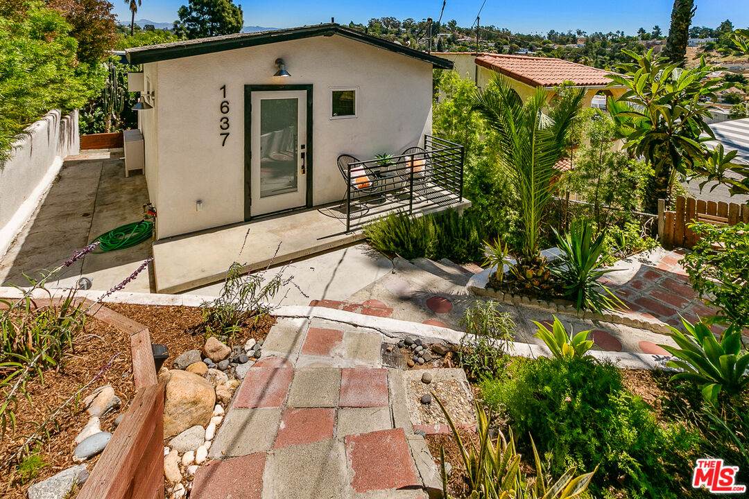 1637 Delta St - Photo 1