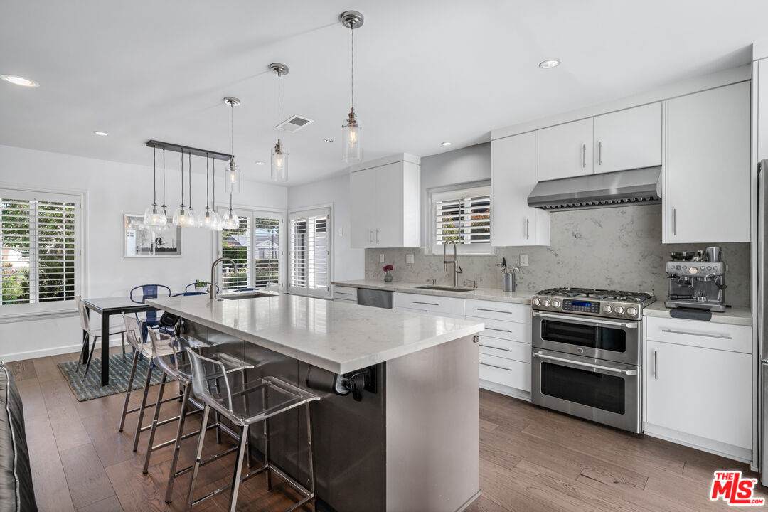 1739 Holt Ave - Photo 1