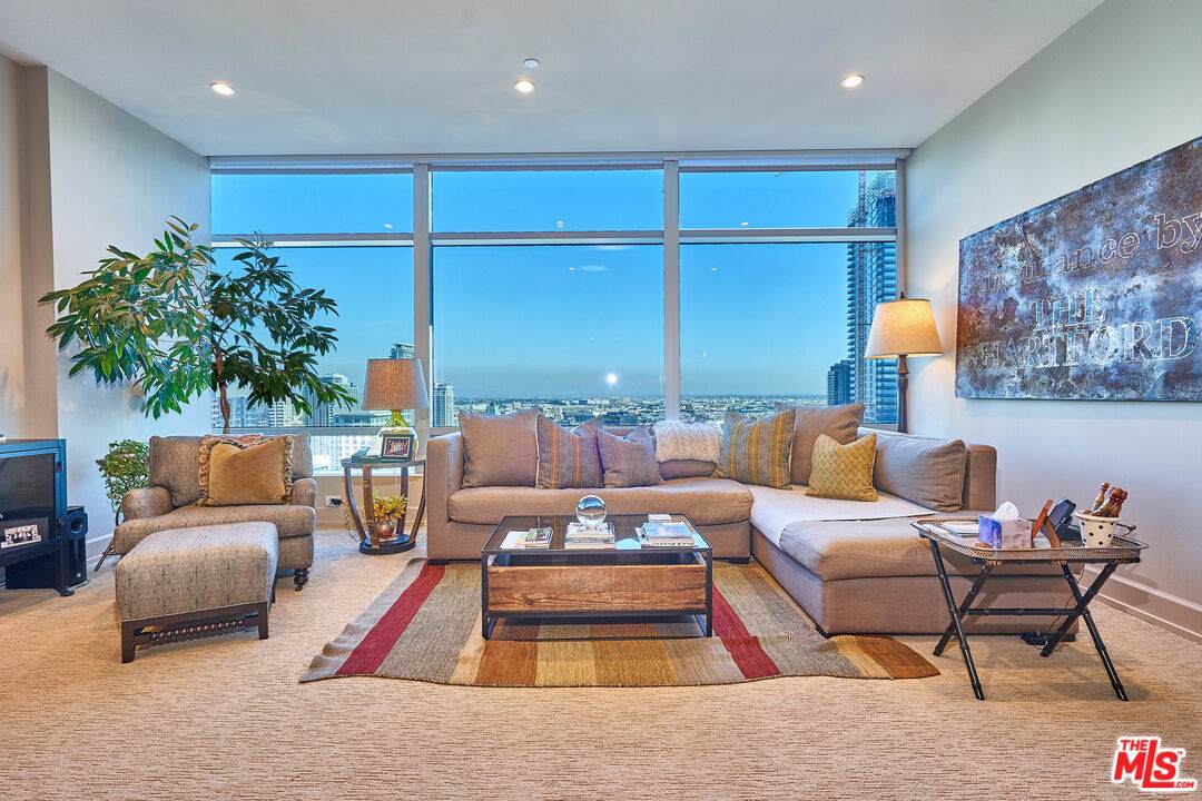 900 Olympic Blvd - Photo 1